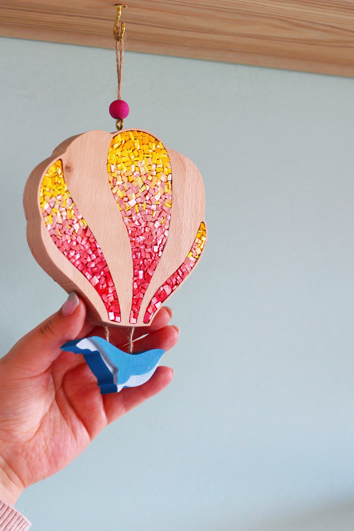 Mongolfiera balena rosa e giallo | Upsidu