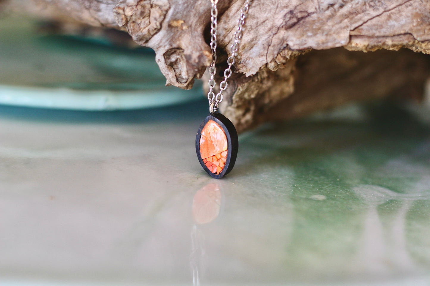 Collana girocollo con foglia | Upsidu