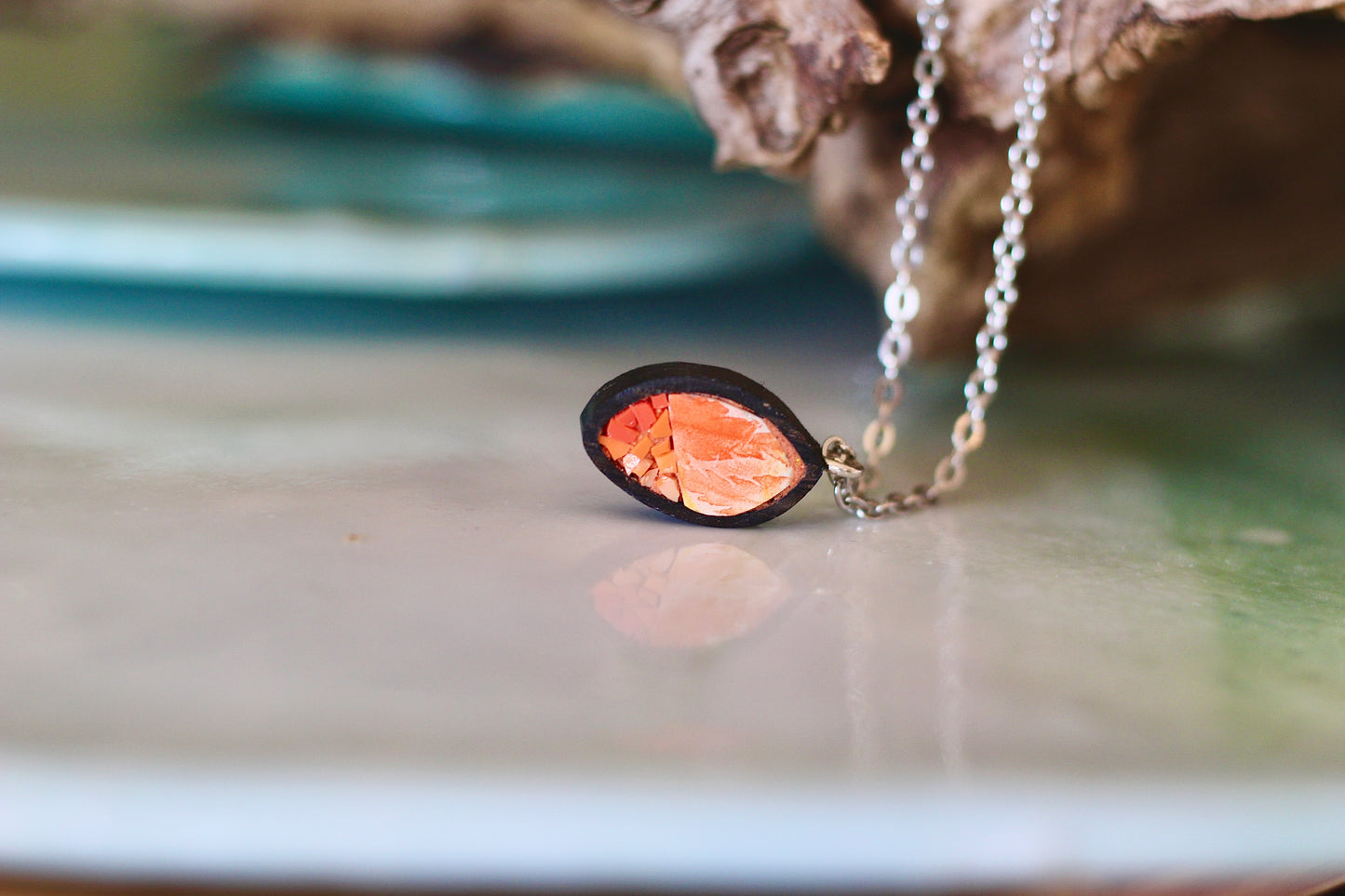 Collana girocollo con foglia | Upsidu