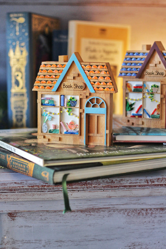 Book Shop - libreria in mosaico con teiera