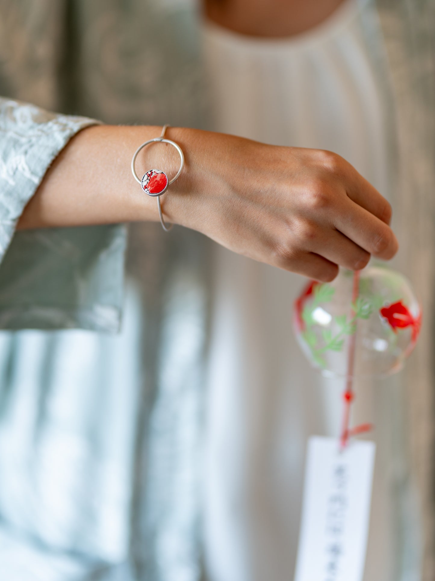 Bracciale artigianale placcato argento con mosaico rosso | Upsidu