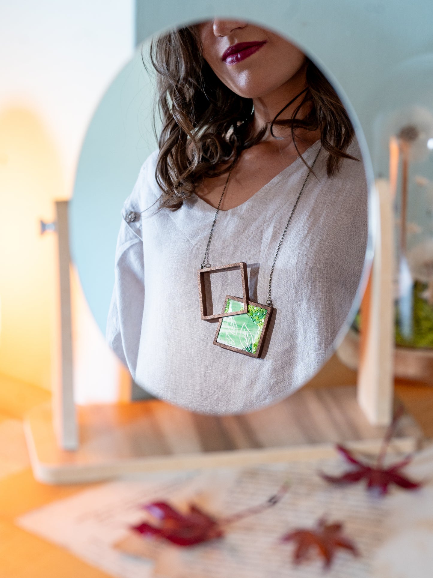 Collana artigianale in legno e mosaico verde | Upsidu