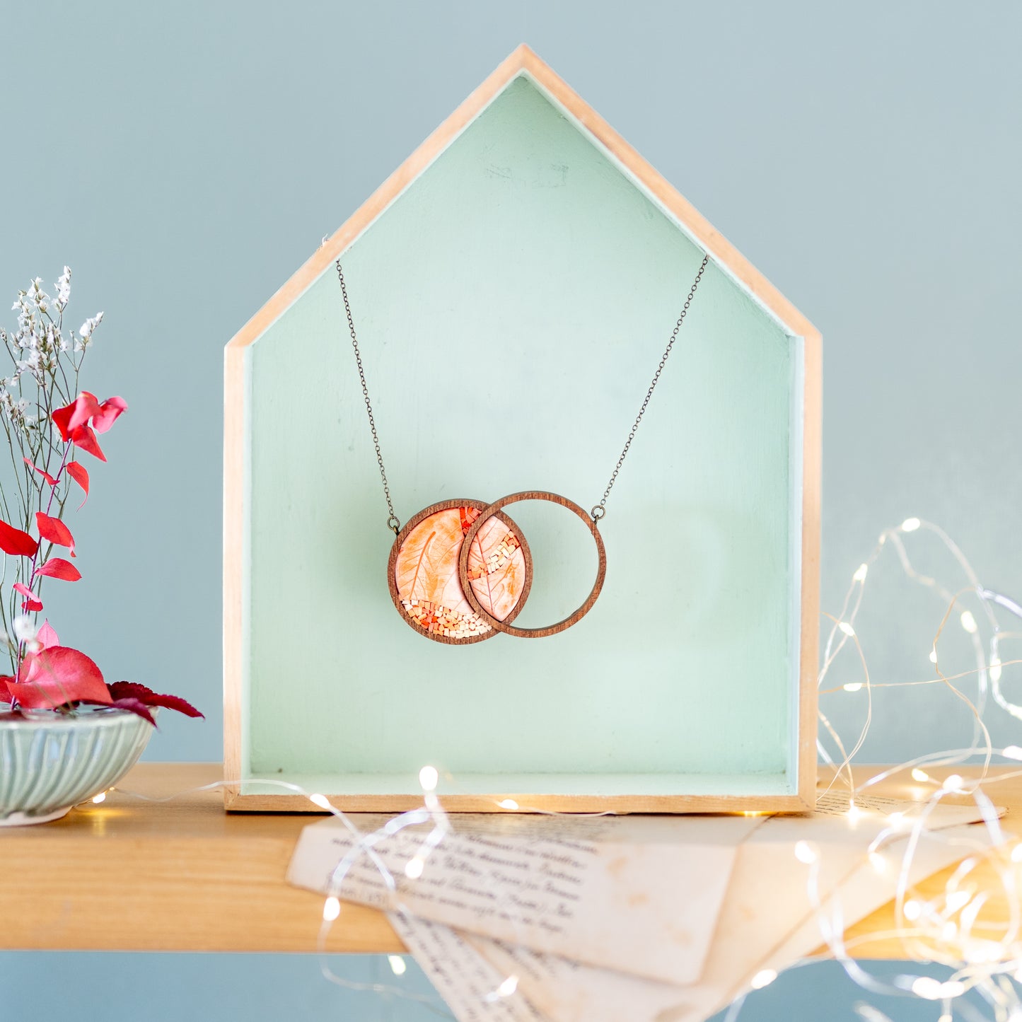 Collana lunga elegante in legno e mosaico | Upsidu
