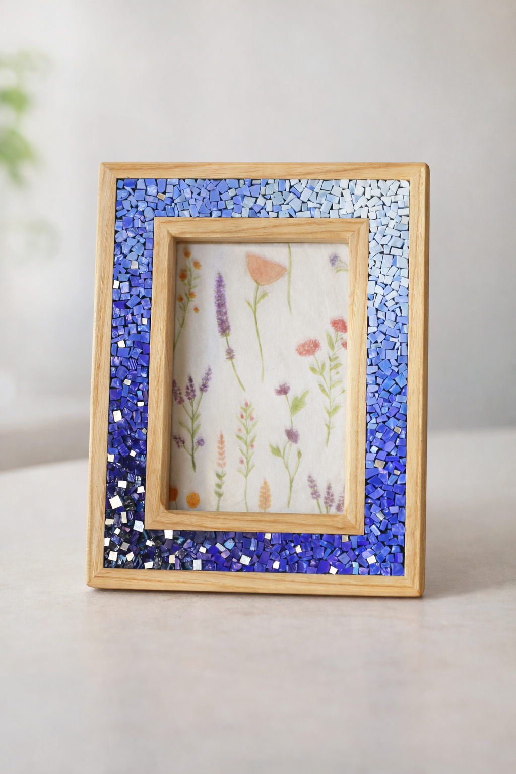 Cornice artigianale con mosaico blu e oro per foto 10 x 15 cm | Upsidu