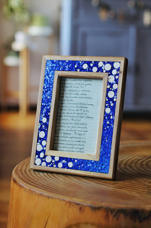 Cornice artigianale con mosaico blu e oro per foto 10 x 15 cm | Upsidu