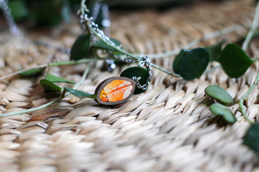 Collana girocollo fogliolina autunnale | Upsidu