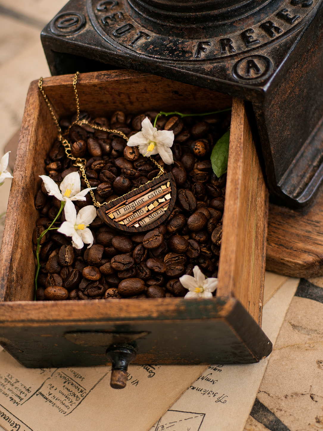 Collana girocollo per amanti del caffè