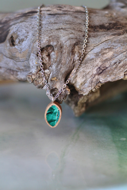 Collana girocollo con foglia | Upsidu