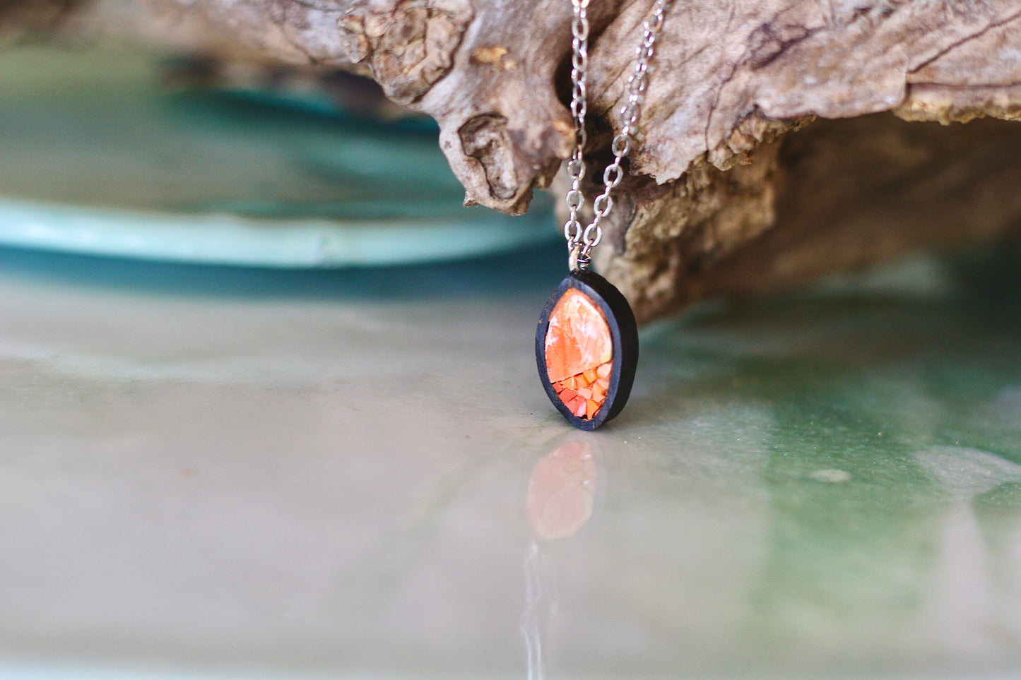 Collana girocollo con foglia | Upsidu
