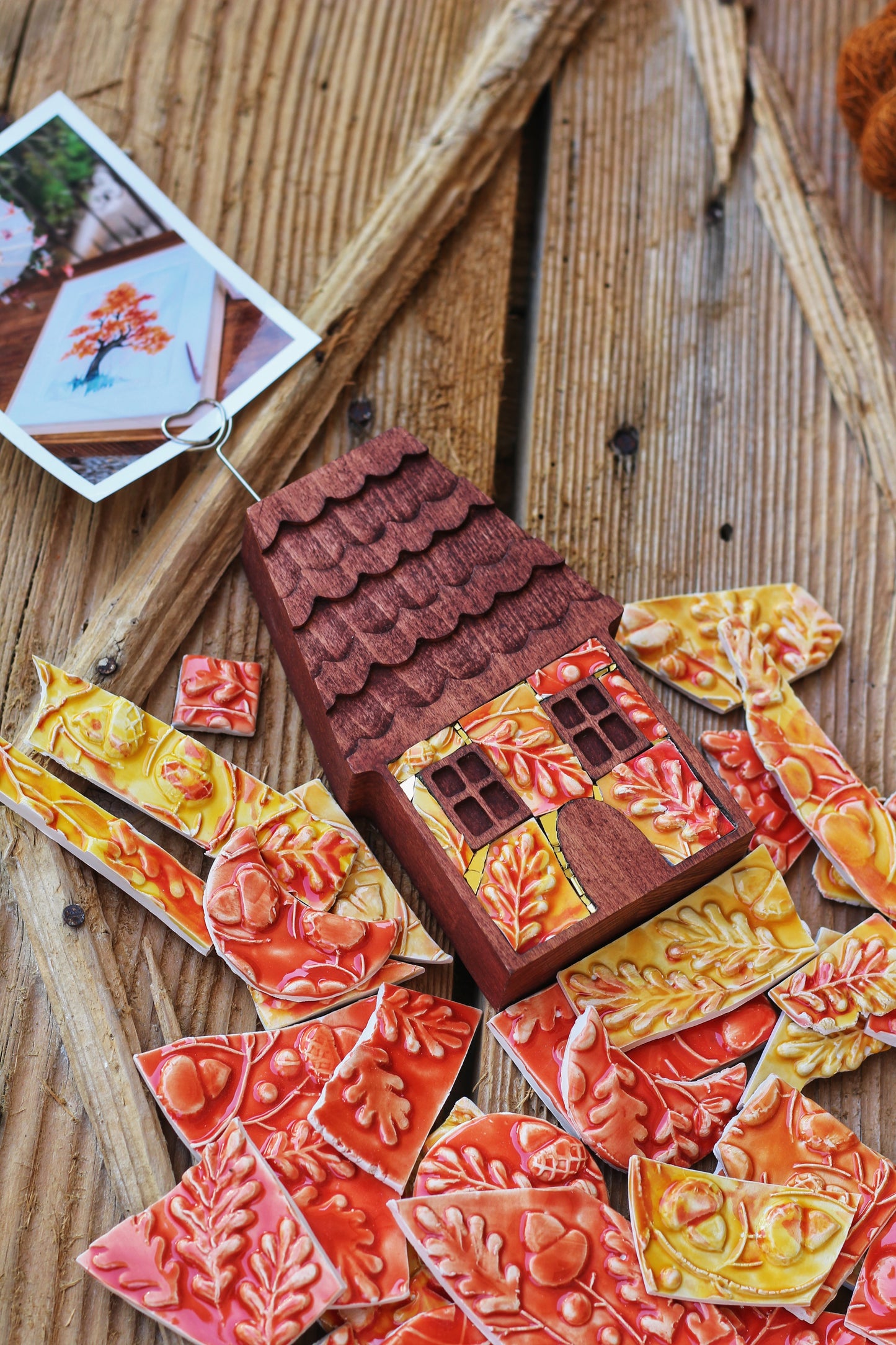 Portafoto casetta in legno e mosaico autunnale | Upsidu