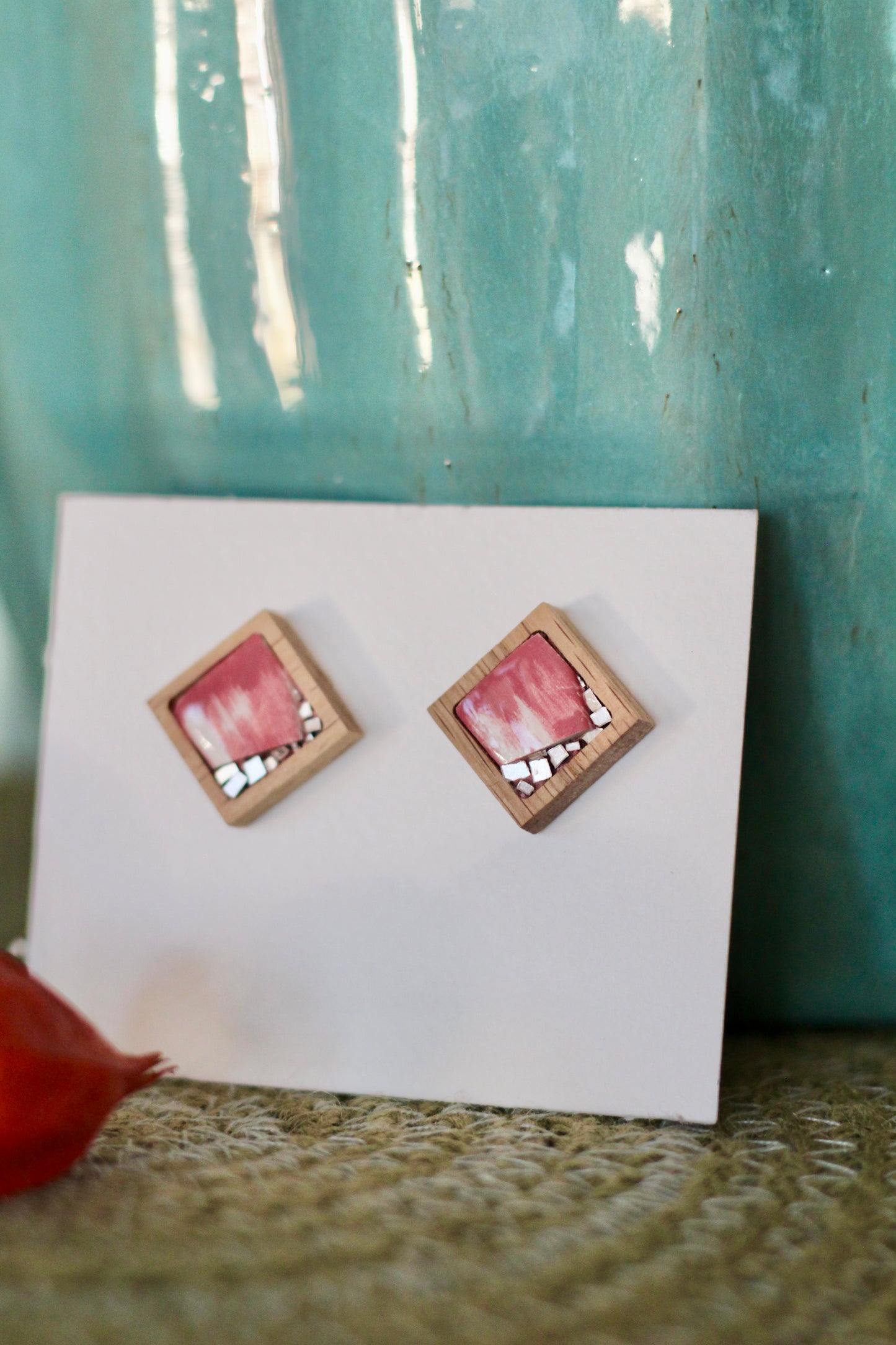 Orecchini particolari quadrati in legno e mosaico | Upsidu