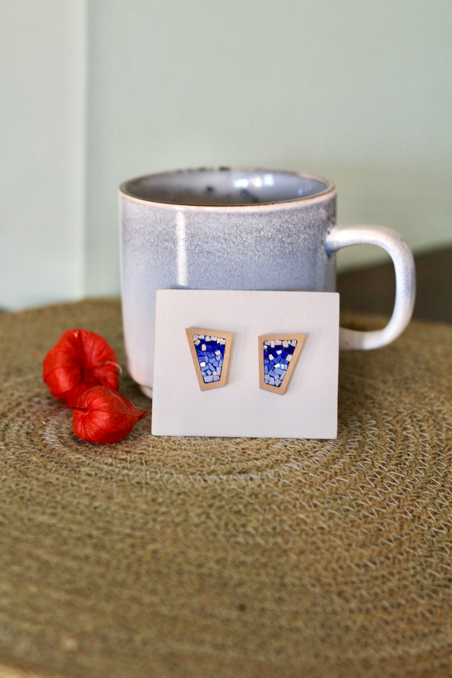 Orecchini blu e argento in legno e mosaico | Upsidu