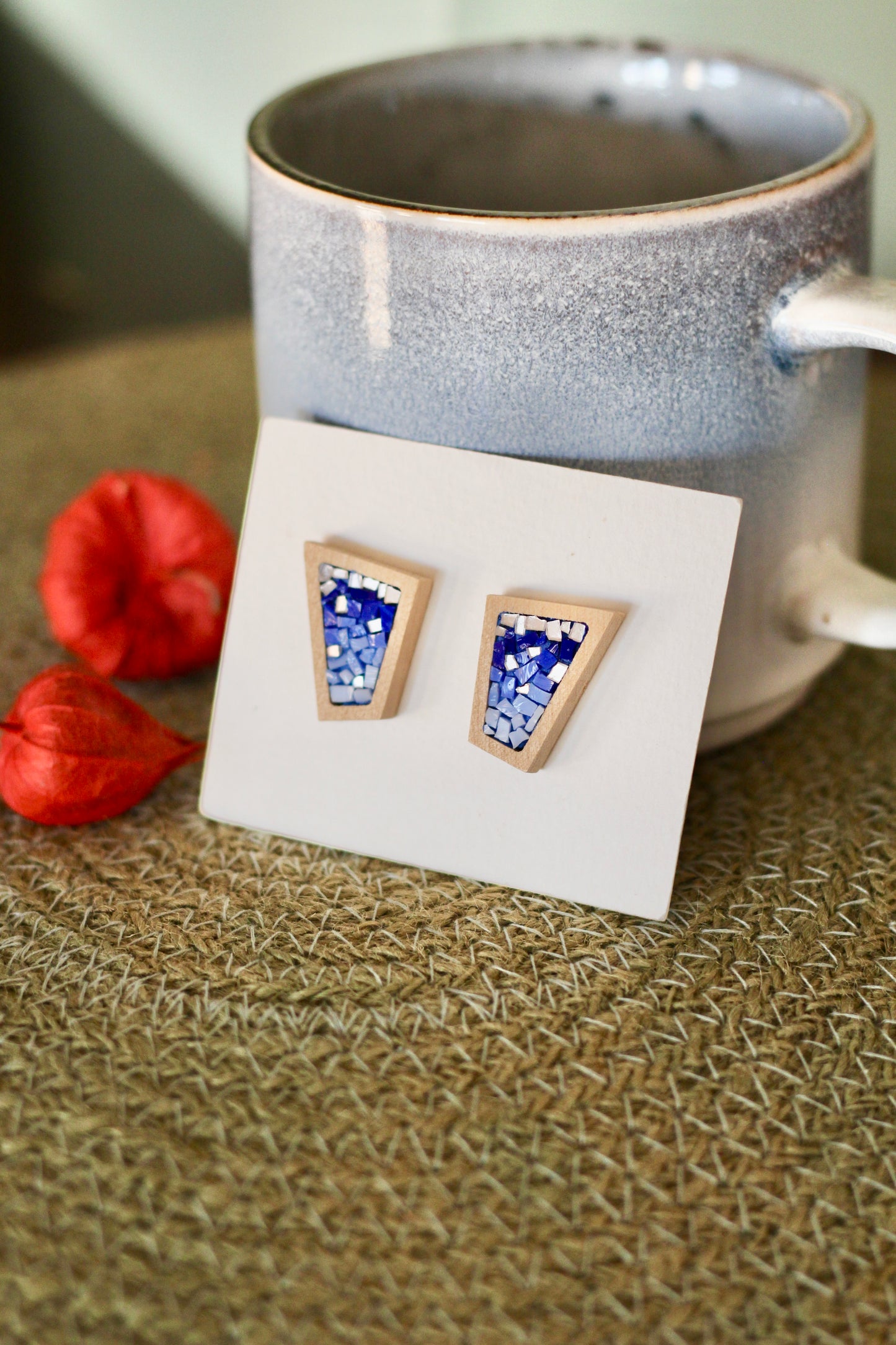 Orecchini blu e argento in legno e mosaico | Upsidu