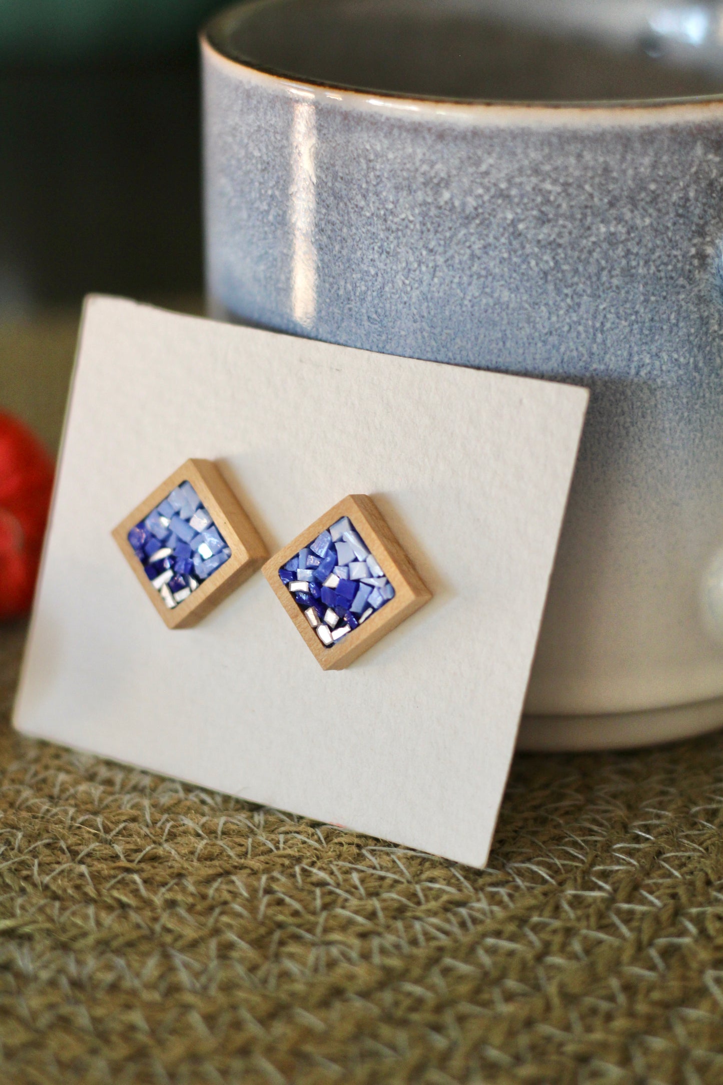 Orecchini particolari in legno e mosaico quadrati blu e oro bianco| Upsidu