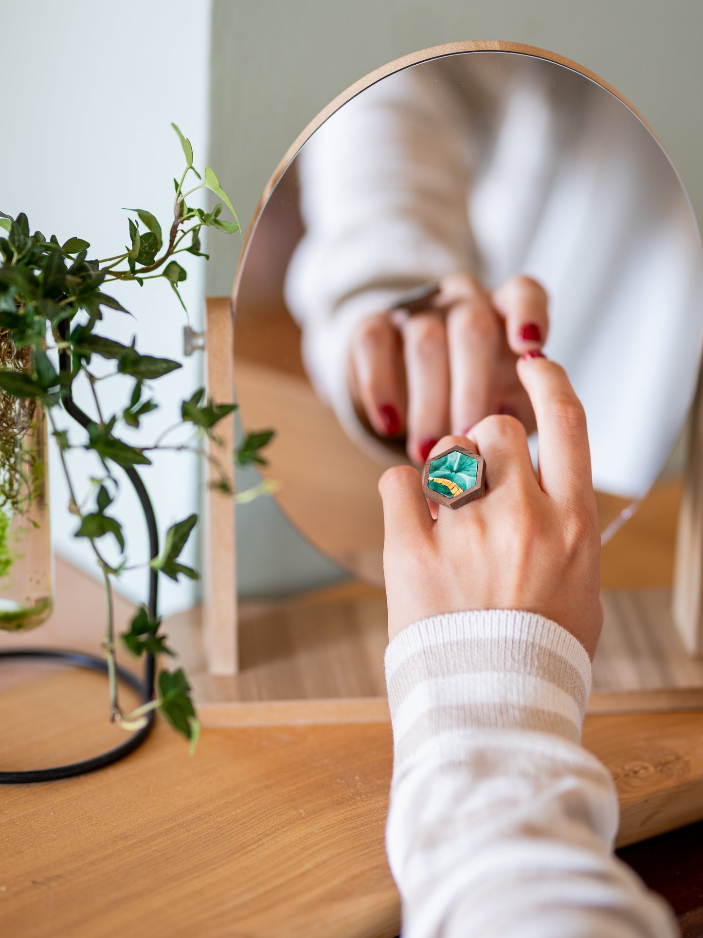 Anello particolare in legno e mosaico | Upsidu