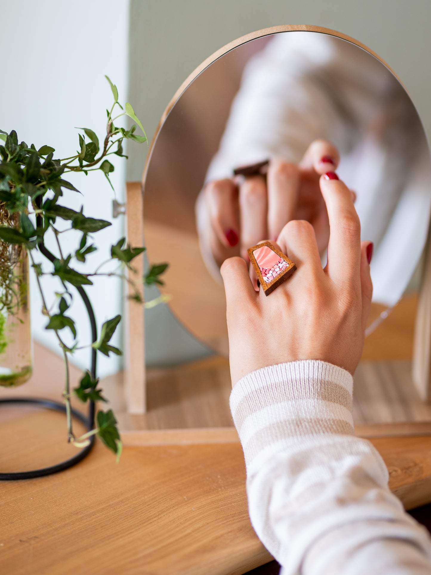 Anello a trapezio in legno e mosaico | Upsidu