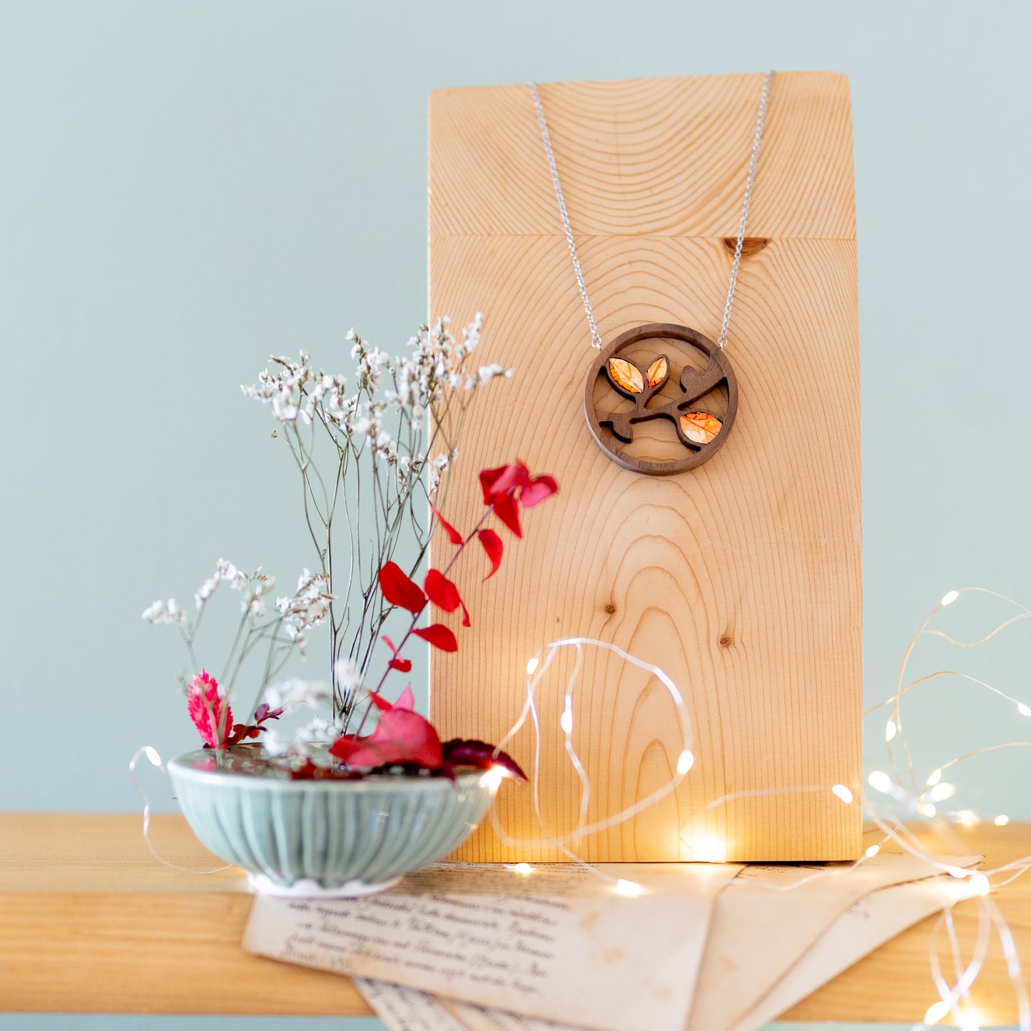 Collana cerimonia in legno e mosaico | Upsidu